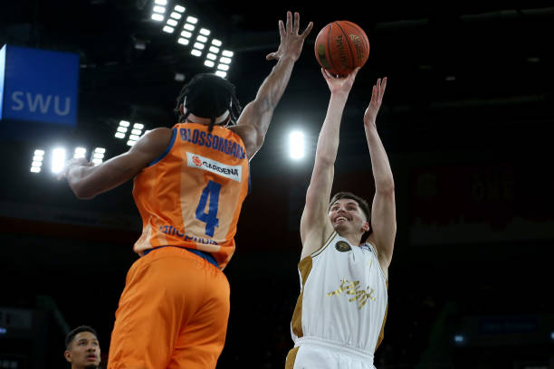 防守的压制 防守的压制